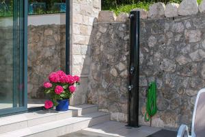 Old stone house Mario