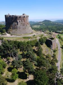 Studio 4p au pied du château de Murol