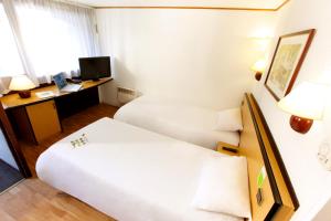 Hotels Campanile Nevers Nord - Varennes-Vauzelles : Chambre Lits Jumeaux avec 2 Lits Simples et 1 Lit Junior