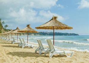 Комплекс Pines Beach Resort