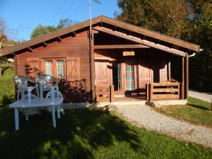 Campings LES CHALETS DE MONTORGUEIL : photos des chambres