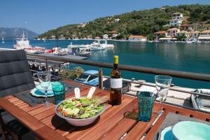 Xaradiotis House - A modern home away from home