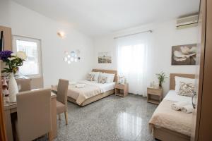 Triple Room with Bathroom room in Villa Kovacevic