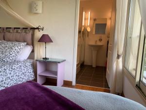 B&B / Chambres d'hotes La Raimbaudiere : photos des chambres