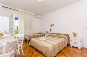 Apartments and Rooms Bepina