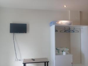 D & B BLUESTAR BEACH RESORT