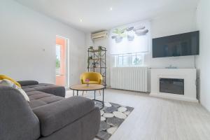 S&I Peaceful Holiday Home With Pool & Jacuzzi