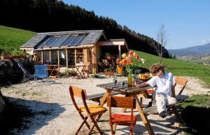 Appartements Gite Les Eymes : Appartement avec Vue sur la Montagne