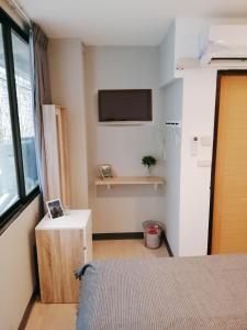 Deluxe Room with Shared Bathroom room in White House Hostel