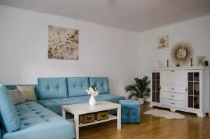 Collosal Apartment with Garden - Bucarest