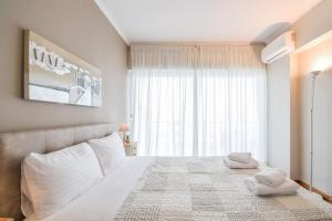 Penthouse 3BD apt w sea-view in Athenian Riviera