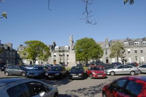 Three-Bedroom Apartment room in Aspect Apartments City Centre