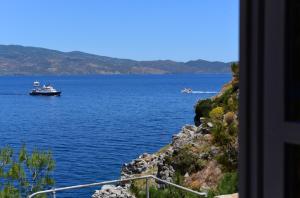 Douskos Beach House Hydra Greece