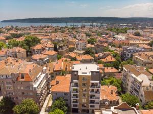 La Familia Apartments