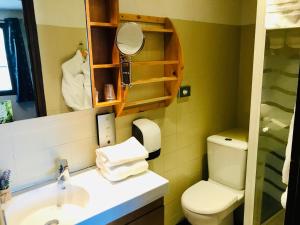 Hotels Logis Hotel Les Ancolies : Chambre Double ou Lits Jumeaux