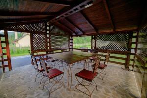 Gold House Plaiul Foii