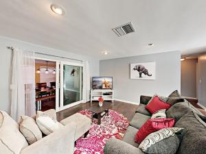 Two-Bedroom House room in 2040 Forest Drive Home