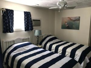 Superior Twin Room room in West Winds Motel & Cottages