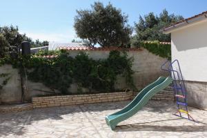 Family friendly seaside apartments Jezera, Murter - 9502