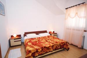 Family friendly seaside apartments Jezera, Murter - 9502