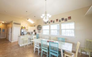 Four-Bedroom House room in Family Tides 371PPT Home