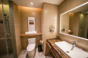 Atour Hotel Nanjing Zongtongfu In China Room Deals Photos - 