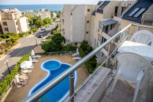 Summertime Family Apartment with POOL SEA view