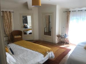 Maisons d'hotes Les Chenes : photos des chambres