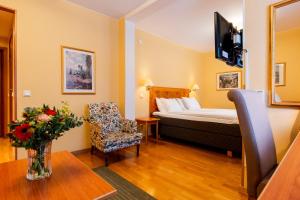 Superior Queen Room with Sofa Bed - Non-Smoking room in Sure Hotel Studio by Best Western Esplanade