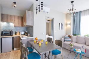 Spacious Suite w. huge balcony + Acropolis view