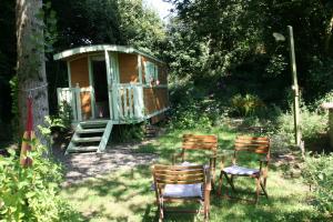 B&B / Chambres d'hotes Le Lavoir de Julia : Caravane 