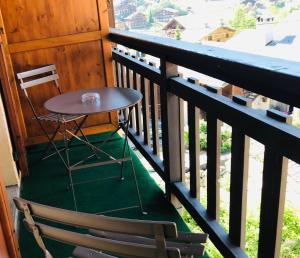 Hotels Logis Hotel Les Ancolies : Chambre Quadruple