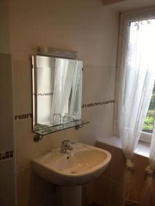 Hotels Hotel Restaurant les Platanes : photos des chambres