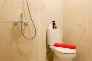 Comfy Studio Mustika Golf Apartment By Travelio