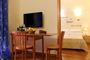 Aida Trevi Fountain Rome