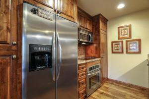 Snowcreek II 269 Pet-Friendly, Remodeled, On the Snowcreek Meadow