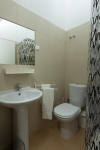 Interior Twin Room with Shared Bathroom room in Turismo do Seculo