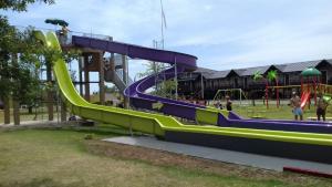 Howard Johnson Marinas & Resort