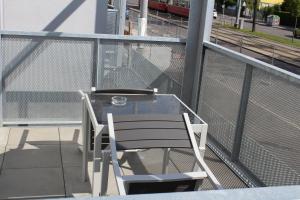 Yellow Flower Apartment with Pool - 5 min to Lake