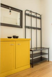 Yellow Flower Apartment with Pool - 5 min to Lake