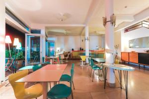 Hotels Hotel Le Trident Thyrse : photos des chambres