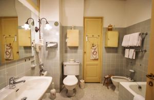 International au Lac Historic Lakeside Hotel