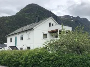Åndalsnes gustehouse - Sæbø