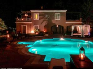 Villa Dolphin - Beachfront Maisonette with Pool Achaia Greece