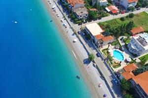 Villa Dolphin - Beachfront Maisonette with Pool Achaia Greece