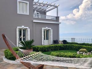 Villa Dolphin - Beachfront Maisonette with Pool Achaia Greece