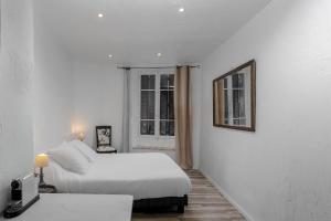 B&B / Chambres d'hotes Maison Carles BnB : Suite Classique - Vue sur Rue