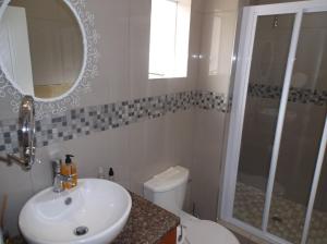 Old Mill Lodge, Seasonal Working Ostrich Farm & Restaurant, Oudtshoorn