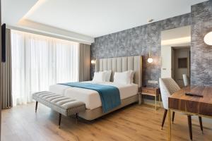 Superior Double Room room in Acta The Avenue