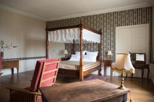 B&B / Chambres d'hotes Chateau de Piolant : Chambre Familiale avec Salle de Bains Privative
